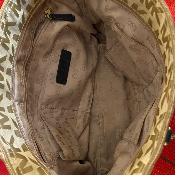 Michael Kors Jet Set Chain & Leather handles purse.. - Picture 4 of 9